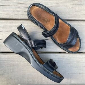Naot black leather adjustable strap sandals shoes size 39